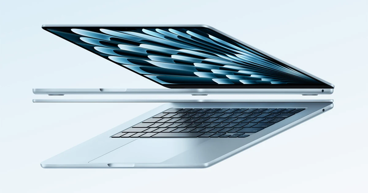 MacBook Air con chip M4 en color azul cielo visto de perfil